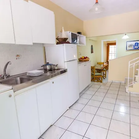 Stathopoulos Aparthotel Sampatiki