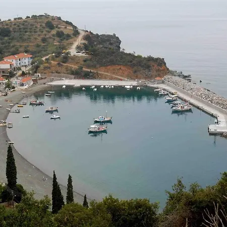Stathopoulos Aparthotel Sampatiki