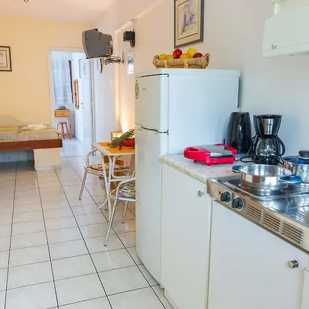 Stathopoulos Aparthotel Sampatiki